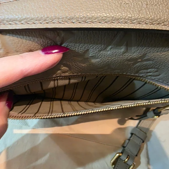 Louis Vuitton Pochette Metis Crossbody Bag - Picture 5 of 16